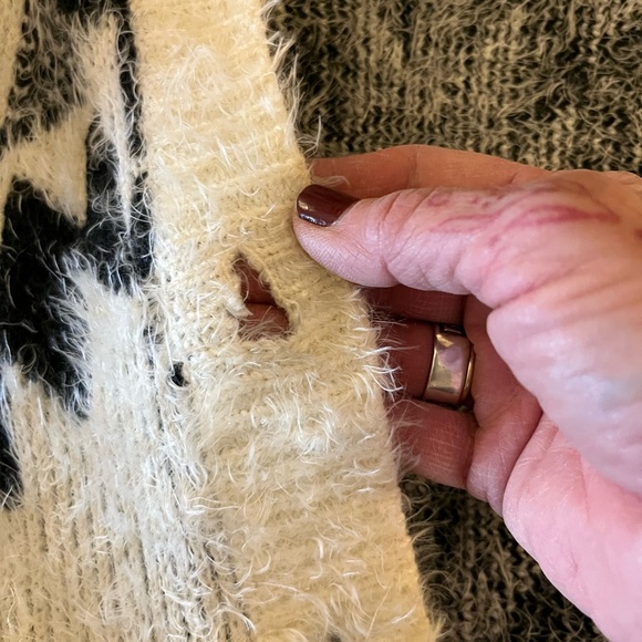 Black and Cream Geometric hooded Cardigan - Picture 4 of 5